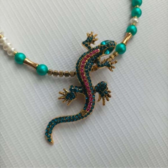 Blue Lizard Colorful Reptile Brooch - Picture 7 of 7